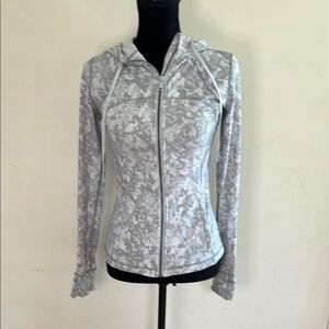 Lululemon Athletica Silver Gray Fitted Zippered Sweatshirt